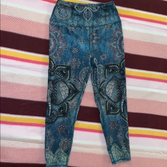 Women’s Athletic Leggings - Picture 2 of 3